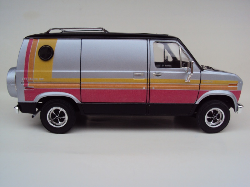 Ford Econoline Cruising Van Dsc09639