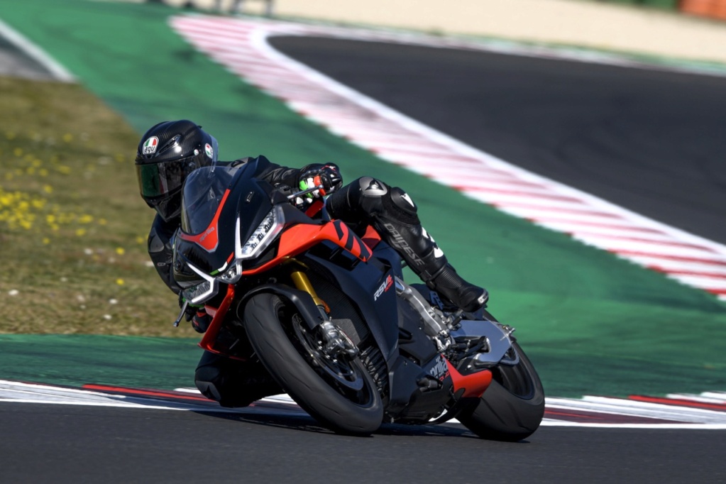 Aprilia rsv4 2021 01-rsv10