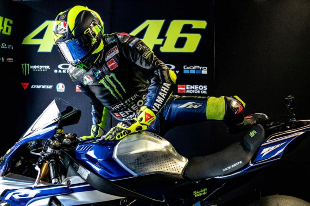 Yamaha R1 et R1M Crossplane 2015 ( sujet numero3 ) - Page 12 Rossi-17
