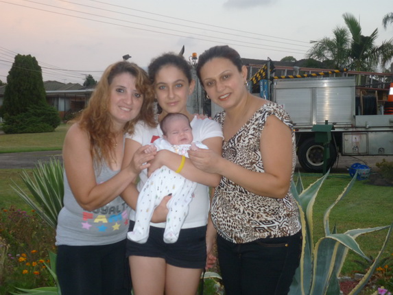 استقبلت عائلة السيد غزوان جابرو والسيدة رغد قرياقوس الشماس مولدتها الجديدة الطفلة برسلى- priscilla -سيدني-استراليا P1000632