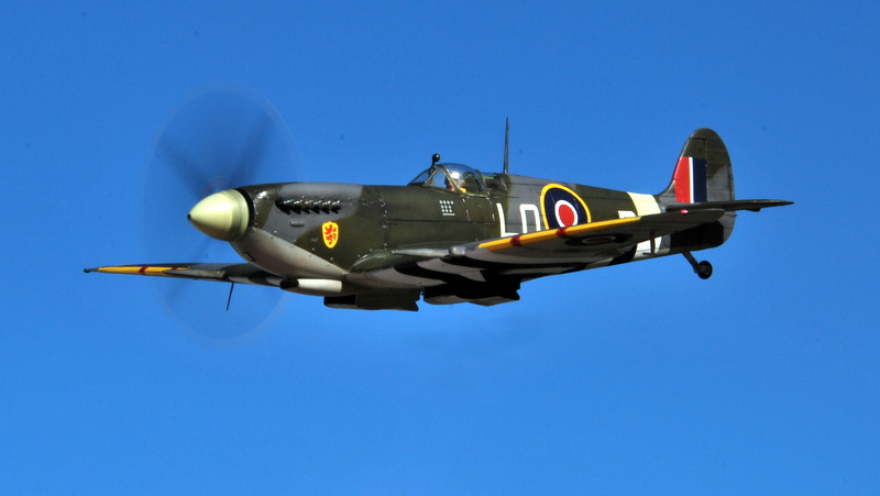 Spitfire Mk IX P. Clostermann été 1944 [Eduard] Dsc_3112