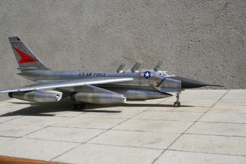 B58 HUSTLER ITALERI Img_4516