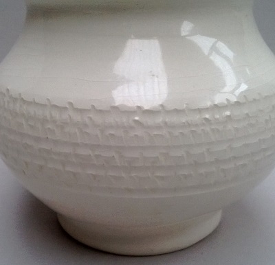 This baby reminded me of the Beach little Steenstra lidded pots. Steens12