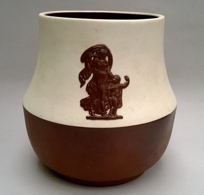 So pleased to have found a Te Rona Jasper Ware jar yesterday at an Antique Fair Te_ron10