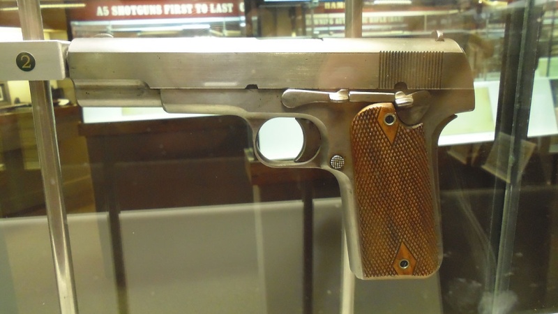 US muséum , mais Browning ! Browni22