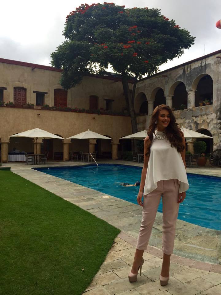 Rolene Strauss - The Official Thread of Miss World 2014 ® Rolene Strauss- South Africa - Page 14 11760212