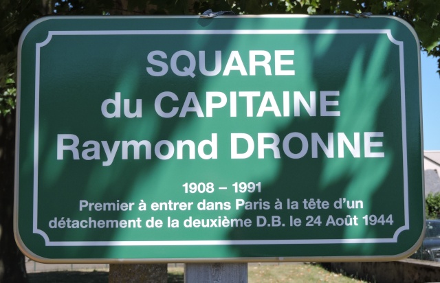 square - Inauguration du Square Raymond Dronne à MAYET (Sarthe) Dscn3313