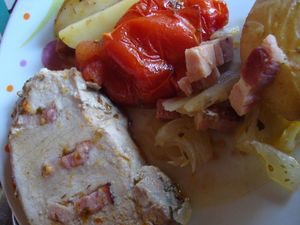 Rôti de porc inclusion de poitrine fumée, pommes de terre et tomates Roti_d15