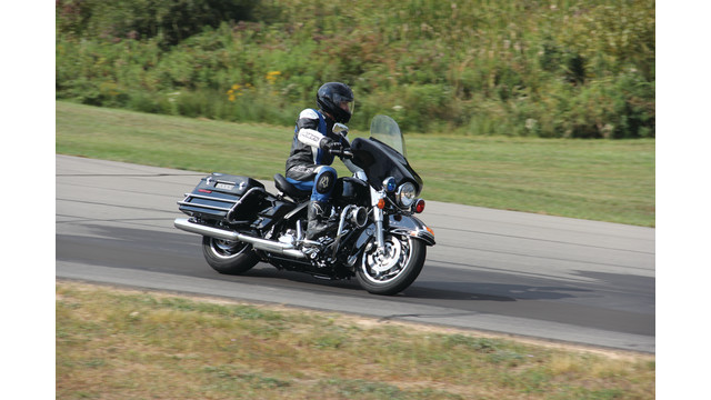 ESSAI du ROAD KING SPECIAL POLICE 2011 - Page 30 Motorc12