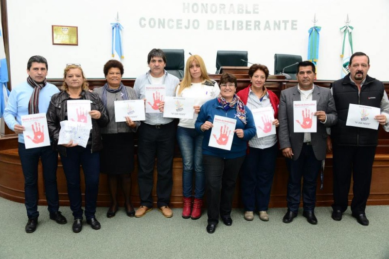 Malvinas Argentinas. concejales del partido justicialista apoyan el #‎niUnaMenos‬ 00113