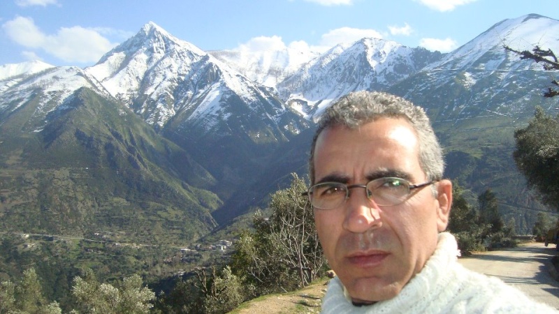 Tahar Aissi, Il est auteur -compositeur- interprète et il a trois CD sur le marché  et il est aussi enseignant de langue et culture amazighes et chargé de cours (Méthodologie de la recherche scientifique)  à l'Université de Bejaia. Tahar_11