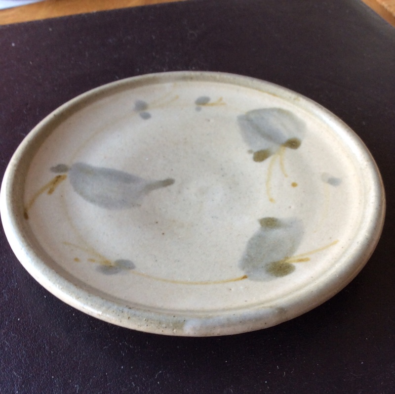 11cm dish, no mark, distinctive decoration? Image38