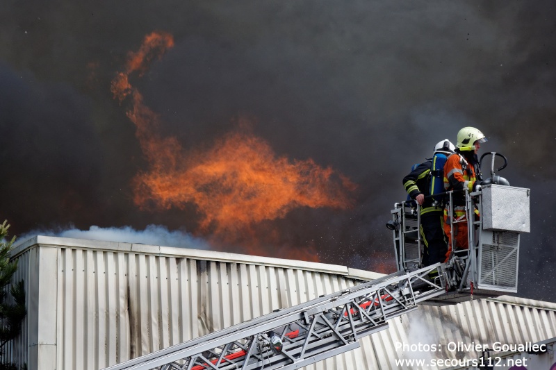 11h40-03/06/2015 Incendie faubourg Bxl - Meise ( Photos-Fotos et/en vidéos ) Tsr_wa10