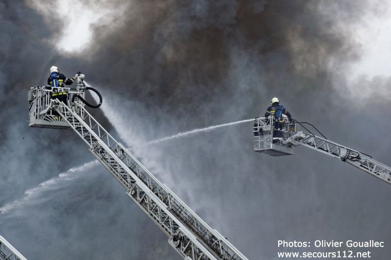 11h40-03/06/2015 Incendie faubourg Bxl - Meise ( Photos-Fotos et/en vidéos ) Tsr_wa13