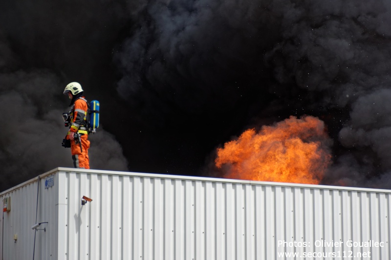 11h40-03/06/2015 Incendie faubourg Bxl - Meise ( Photos-Fotos et/en vidéos ) Tsr_wa15