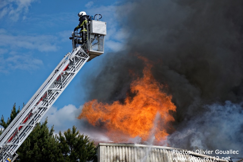 11h40-03/06/2015 Incendie faubourg Bxl - Meise ( Photos-Fotos et/en vidéos ) Tsr_wa17
