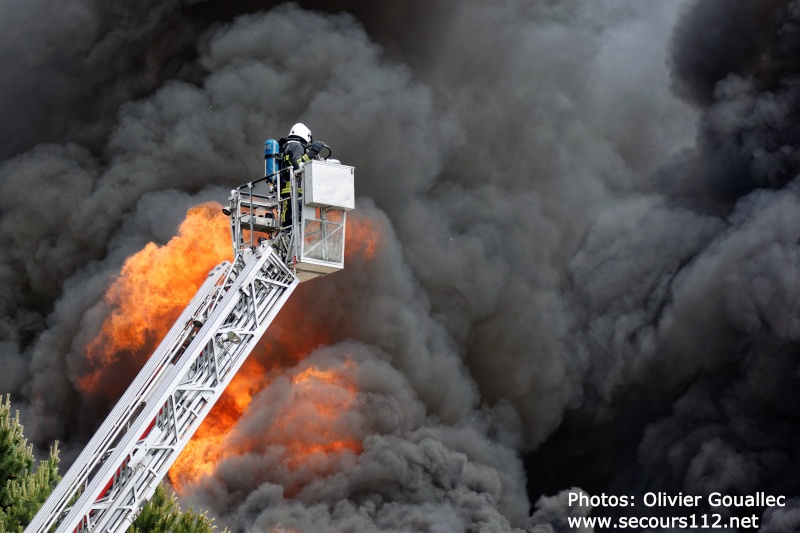 11h40-03/06/2015 Incendie faubourg Bxl - Meise ( Photos-Fotos et/en vidéos ) Tsr_wa18