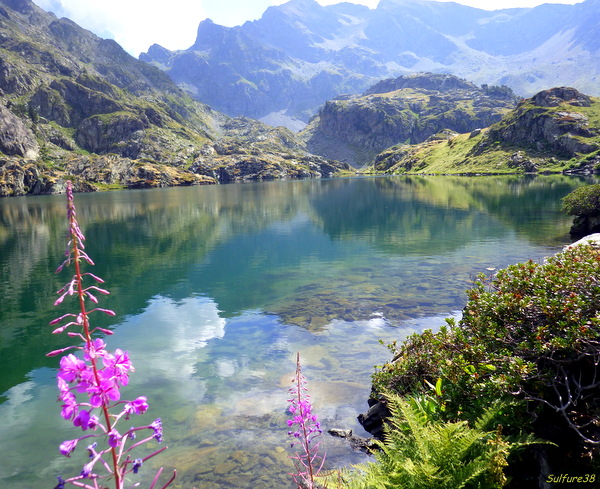 LE LAC MERLAT AVEC RETOUR PAR LE GRAND COLON (Alt. 2394 m)  0118