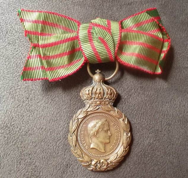 medaille sainte helene - ruban en noeud Image012