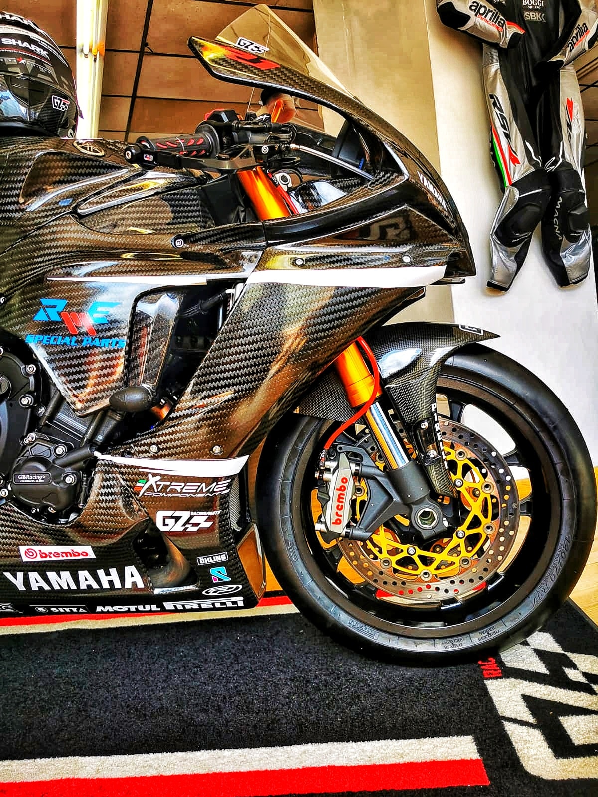 Yamaha R1 et R1M Crossplane 2015 ( sujet numero3 ) - Page 12 11802510