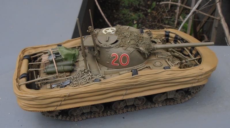 Sherman DD M4A4 ( resicast ) au 1/35eme P6050313