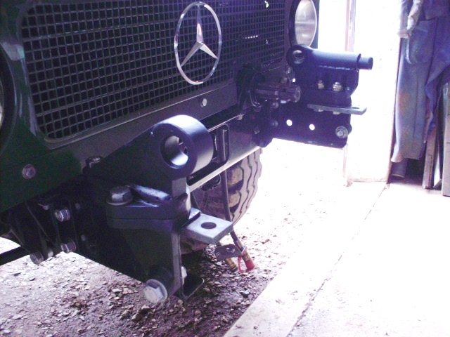 attache treuil - Reproduction attaches de treuil Mercedes pour Unimog 411 Hpim3711