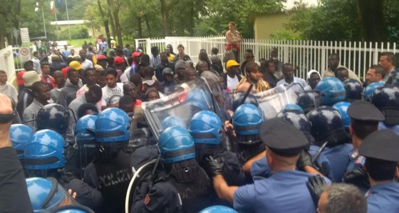Les immigrés, de plus en plus arrogants et agressifs, provoquent des bagarres à Milan et à Calais !  Protes10