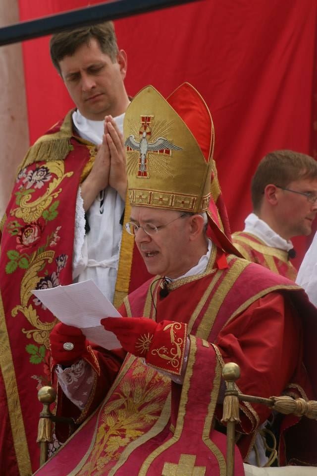 Homélie de la Messe de la Pentecôte sur la Famille par Mgr Schneider ! Sans-t10