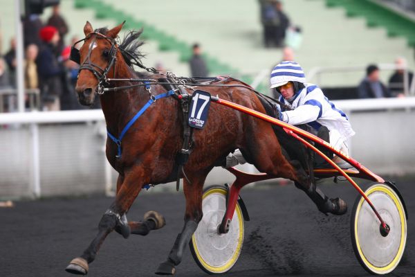 VINCENNES R4 - Quinté - Concours - Prix EUDORA - VENDREDI 12/06/2015 Univer12