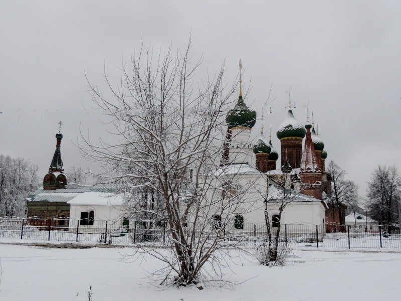 Парк 1000-летия Ярославля, Аллея Памяти военных финансистов и Ансамбль Николо-Мокринского церковного прихода Dscn5617