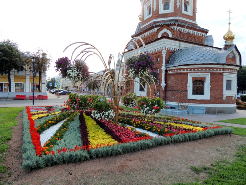 Клумба мира в Ярославле