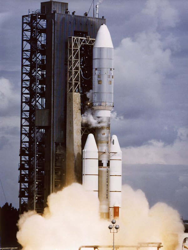 1/48eme Sonde Voyager de chez Hasegawa 1024px10