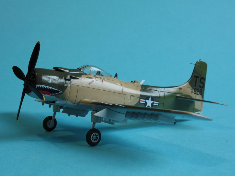 [AIRFIX reboîté par HELLER] Skyraider USAF : TERMINE - Page 6 Skyrai52