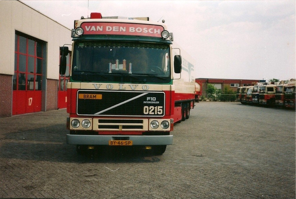 Volvo F 10,12 et 16. - Page 4 10903810