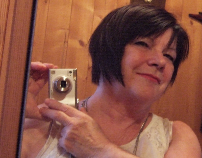 J'ai changé ma coupe de cheveux et ma couleur.