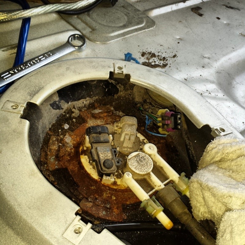 Write-Up: Fuel Pump/Tank Sending Unit Replacement - Page 5 Img_2011