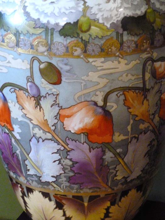Vase Art Nouveau non identifié dans un musée Ukrai210