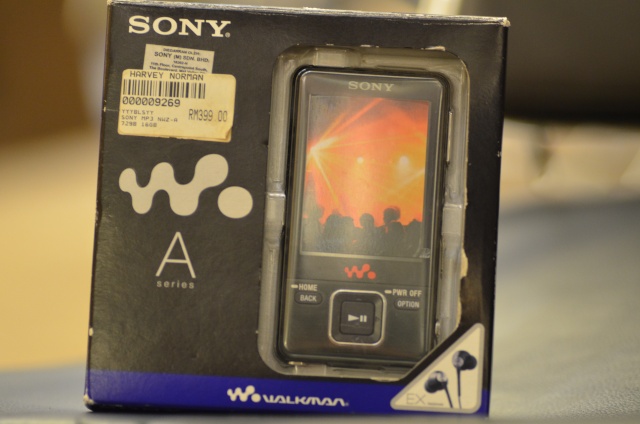 Sony-NWZ-A729-MP3 Digital Media Player-(Used) Dsc_0010