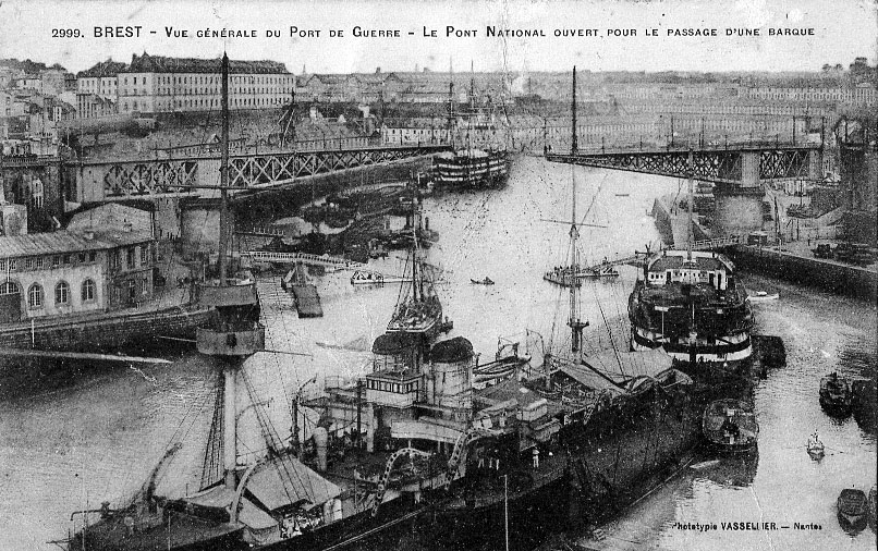 [Vie des ports] LE VIEUX BREST - Page 33 Brest-18