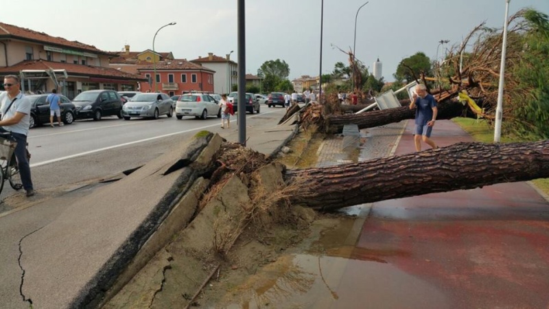 Tornado in riviera del brenta 8/7/2015 11695010
