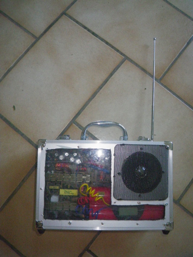 fabrication d'une valise bombe avec minuterie Imgp9017