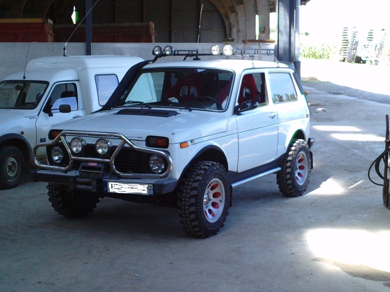 Нива 2121 белая Oper