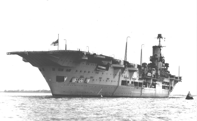 PORTE-AVIONS BRITANNIQUES Ark_ro11