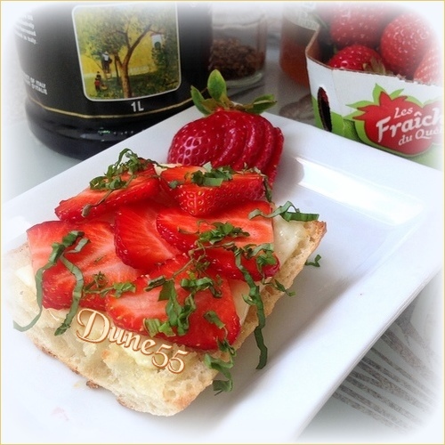 Crostinis aux fraises et au fromage de brebis  115