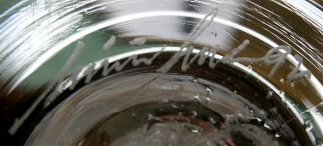 Petit vase sur fond opalescent, William Walker glass Lot_1310