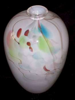 Petit vase sur fond opalescent, William Walker glass Vase_010