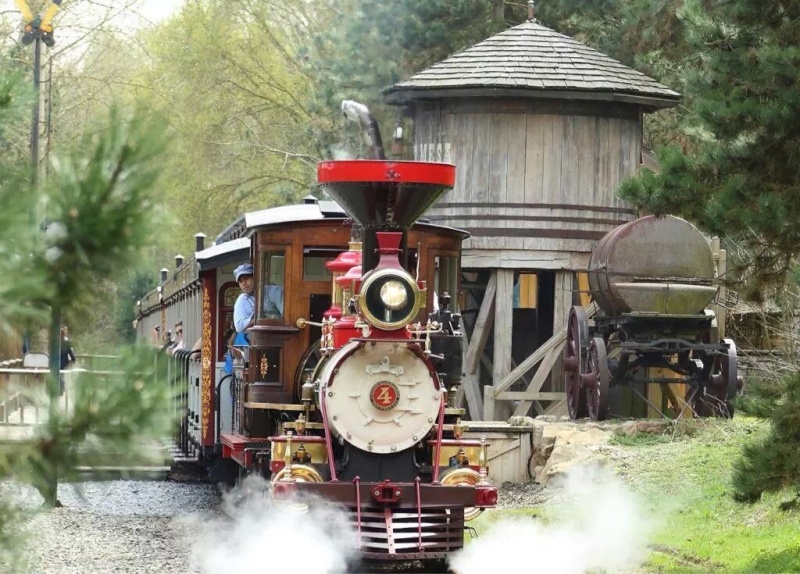 Disneyland® Railroad Img_2010