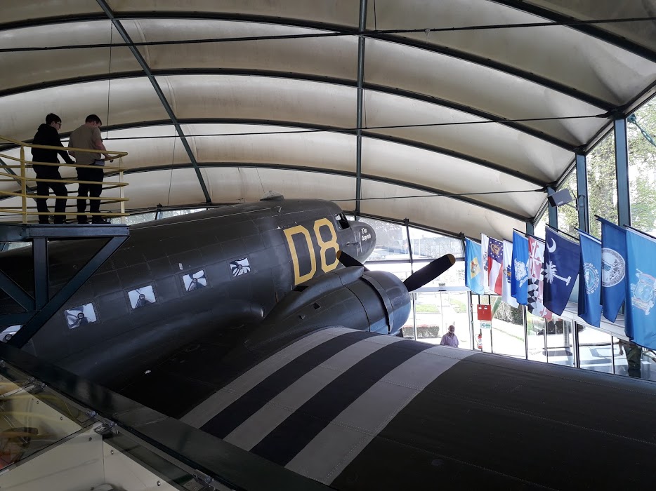 AV Douglas C-47 Dakota D410
