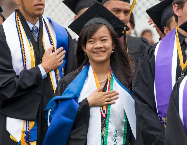 Nữ sinh gốc Việt 17 tuổi giành suất vào Harvard Nu-sin10