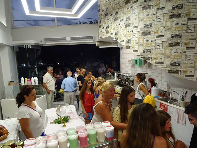 «Γλυκά» εγκαίνια για το νέο κατάστημα «Σεράνο – Ψώνης» στην κεντρική πλατεία της Χώρας 312